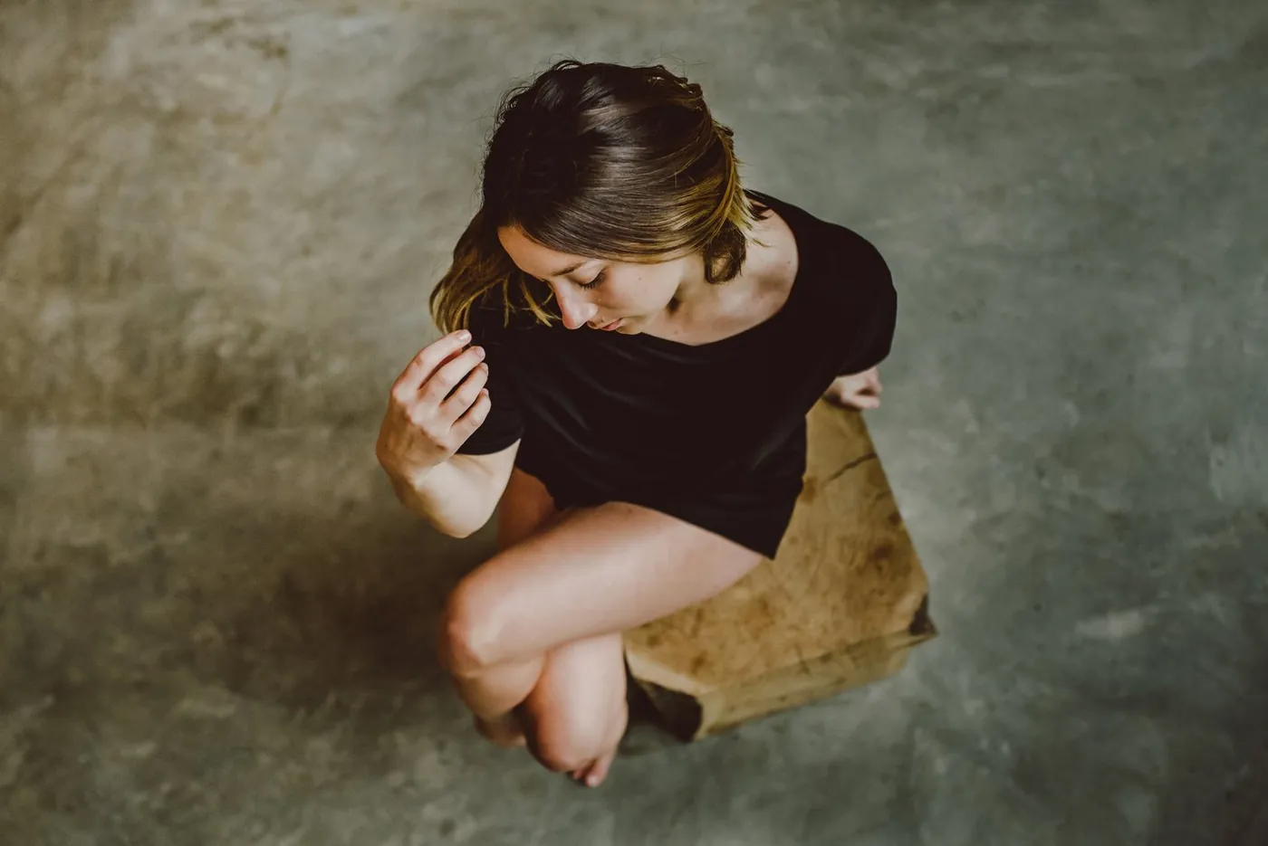 A Zoë Fox tee in Tencel jersey, photographed on the coast