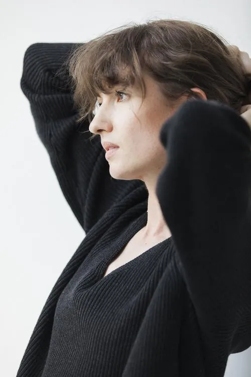 Bare Knitwear - Raglan V - Black